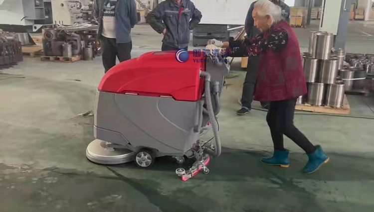 鎮江某交通科技有限公司選購御衛仕手推式洗地機DX4